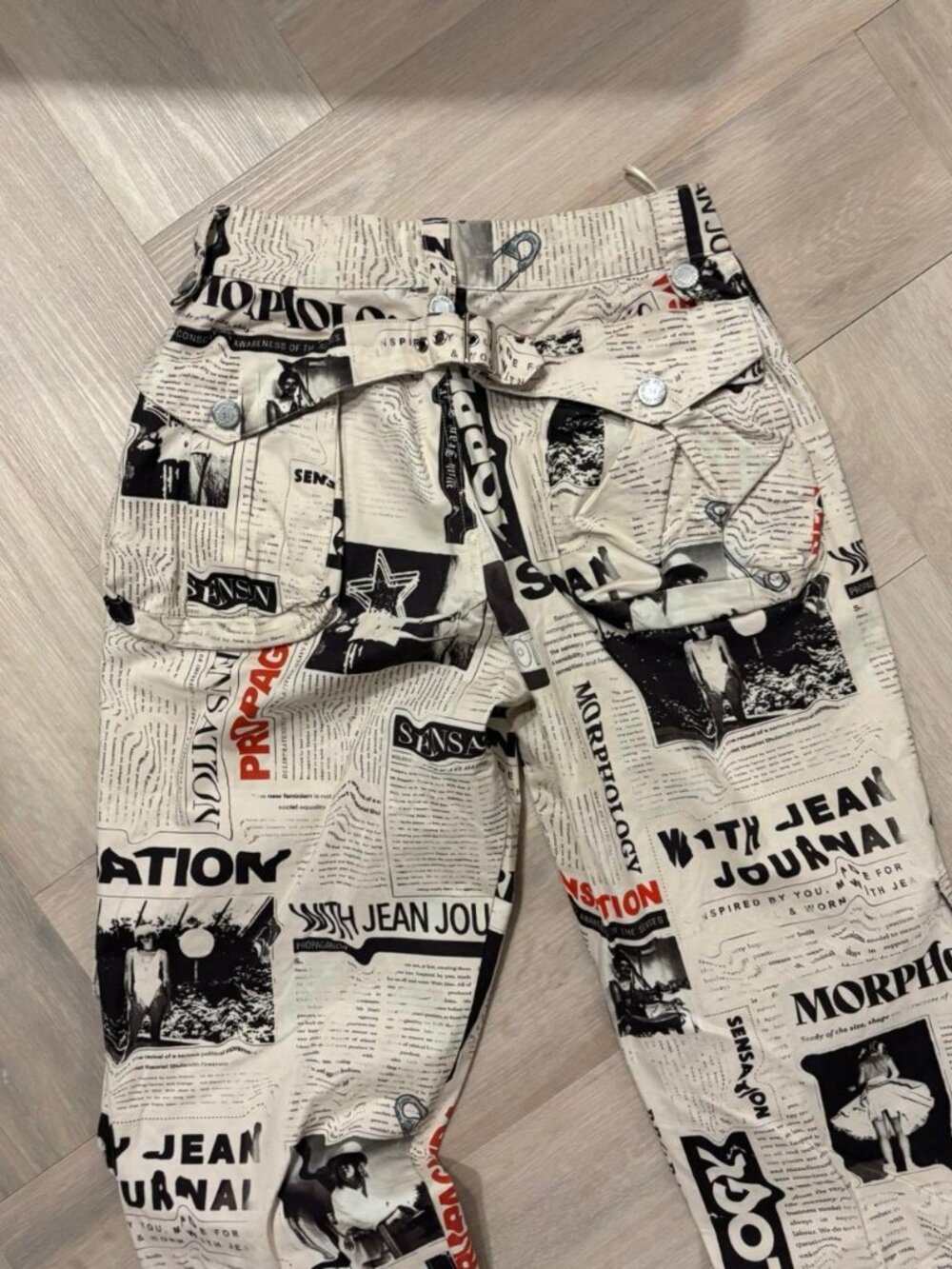 With Jean Tommy Newspaper Print Cargo Pants with buckle detailing XS - Picture 3 of 5